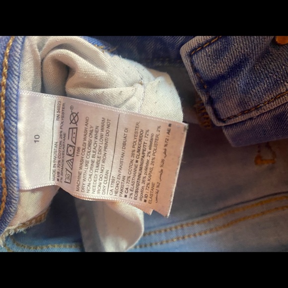 Old Navy Mid Rise Rockstar Jeans - Picture 3 of 3